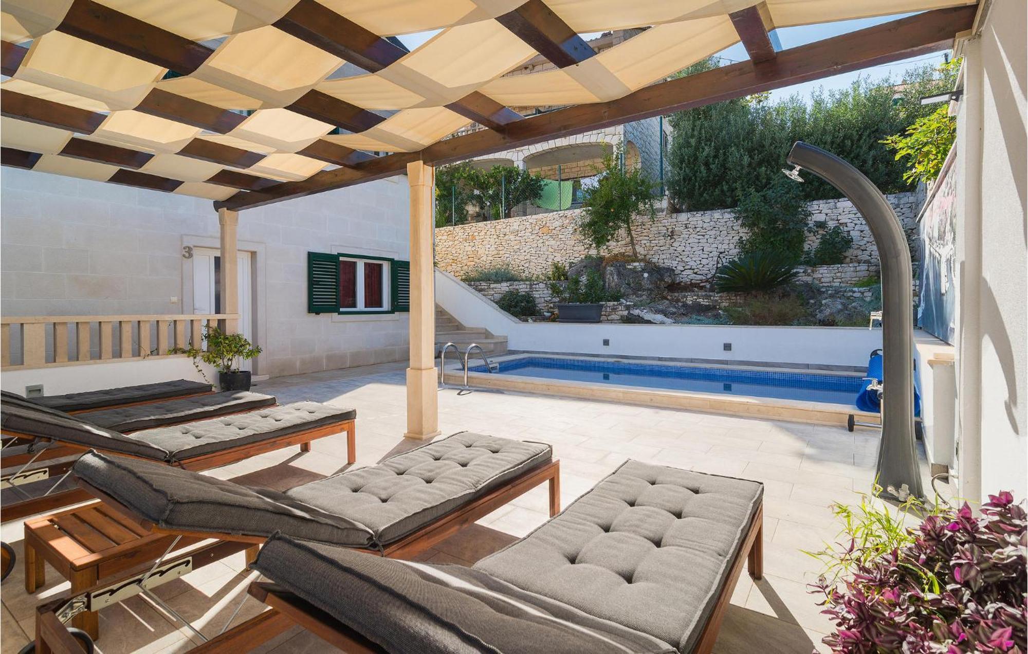 Nice Home In Postira With Outdoor Swimming Pool ภายนอก รูปภาพ